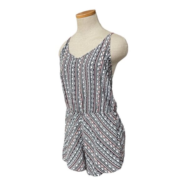 Dolce Vita Romper V-Neck Open Back Geometric Designs Black Pink Size Small S - Picture 3 of 16